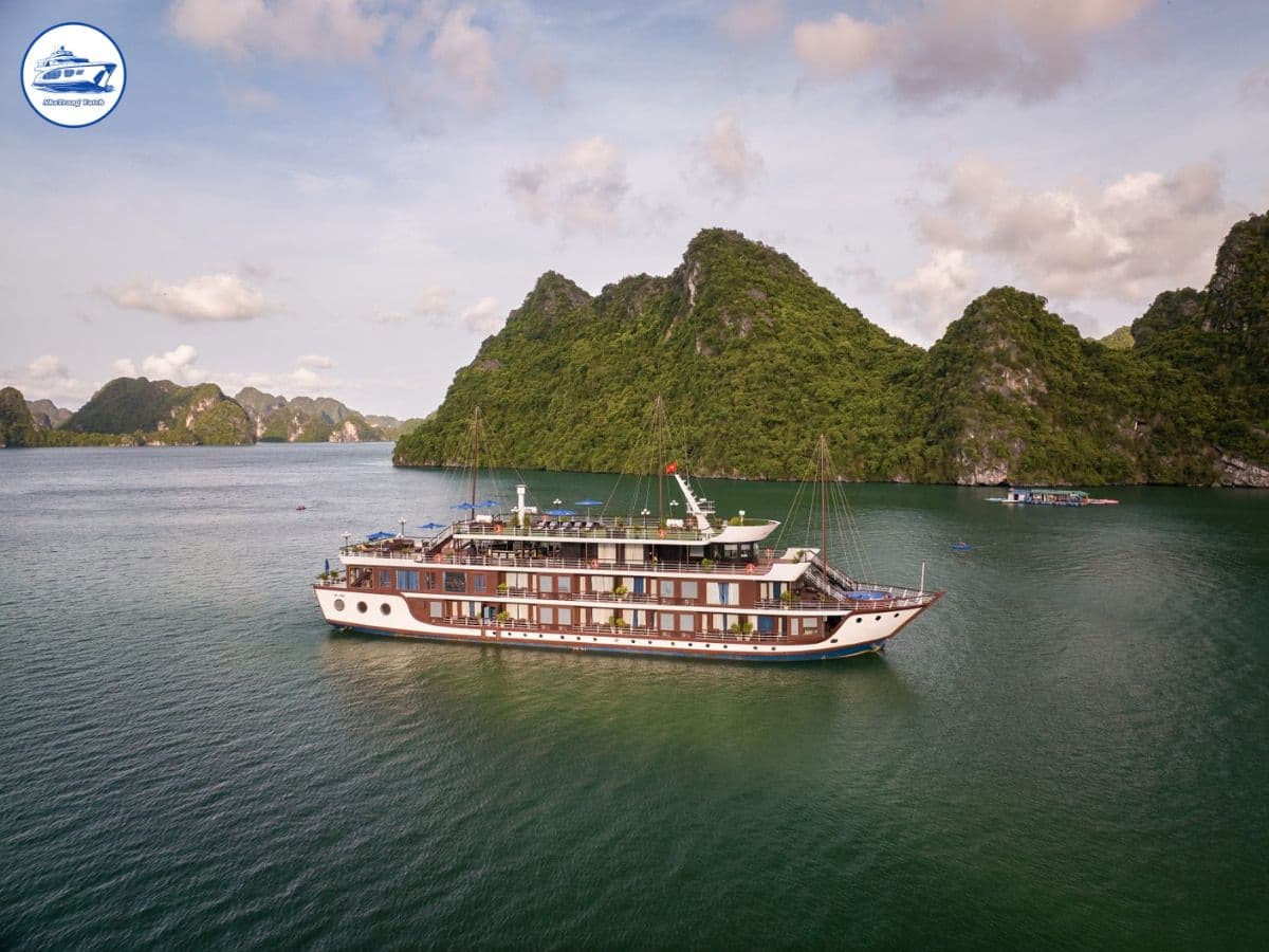 du thuyền lớn nhất việt nam