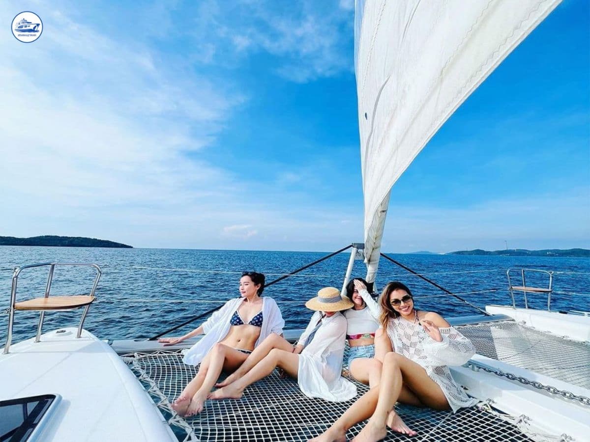 mặc gì khi đi du thuyền 