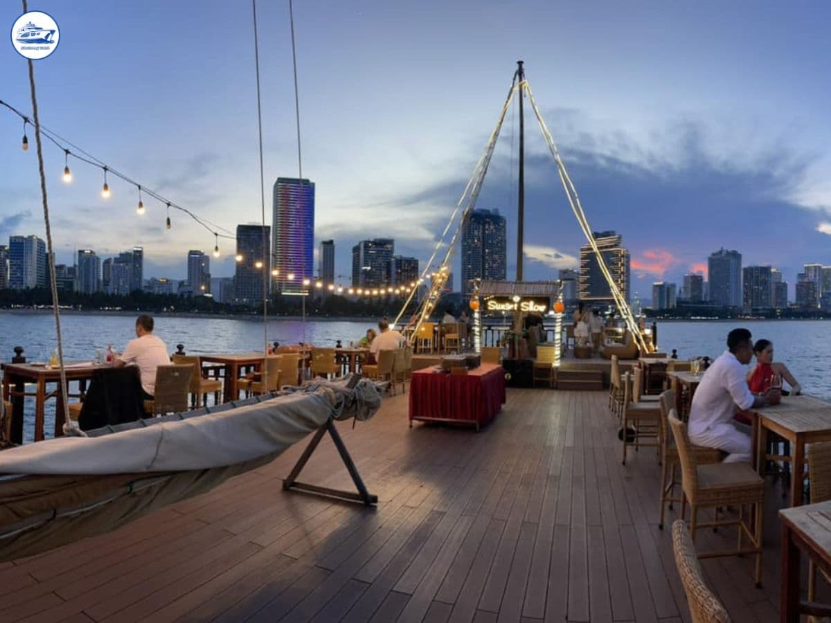 tour du thuyền emperor cruise hoàng hôn nha trang