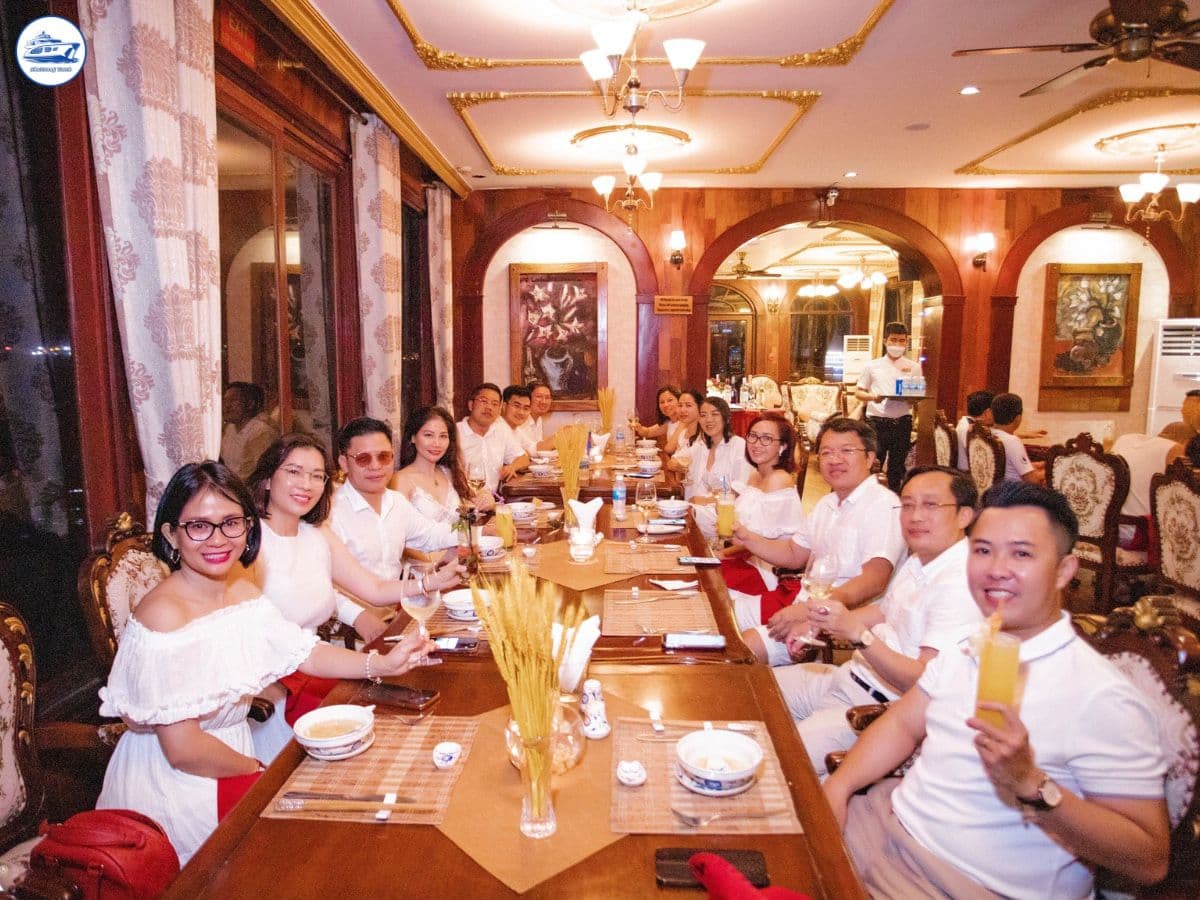 tour du thuyền emperor cruise hoàng hôn nha trang