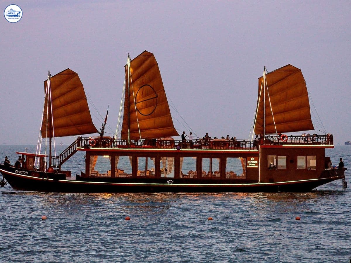 tour du thuyền emperor cruises hoàng hôn nha trang