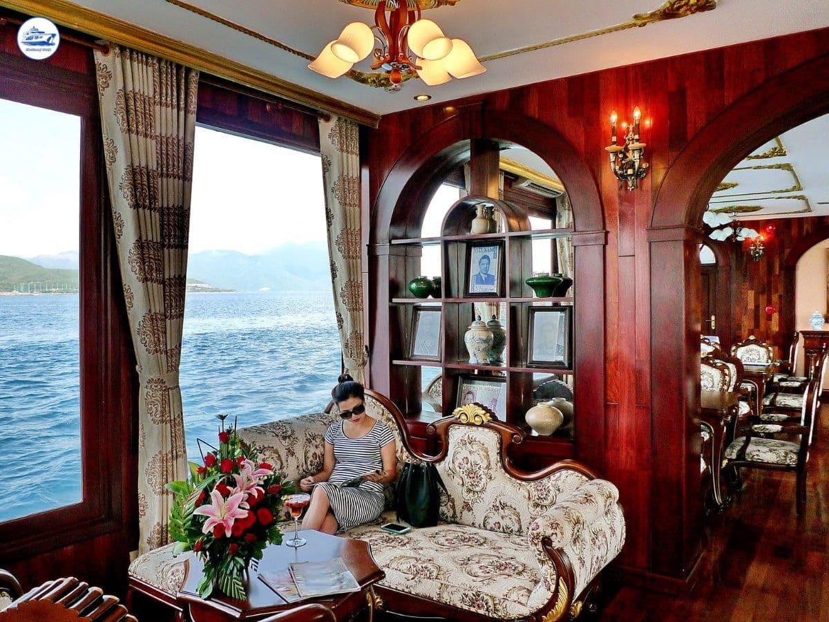 tour du thuyền emperor cruises nha trang buổi sáng