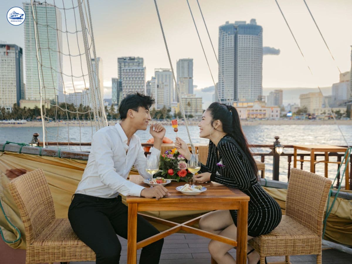 tour du thuyền emperor cruises nha trang buổi sáng